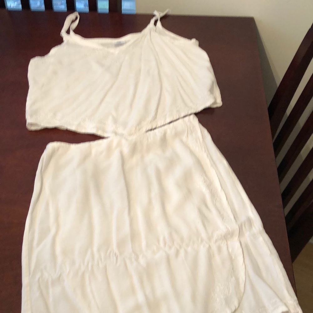 White crop top and matching skirt set